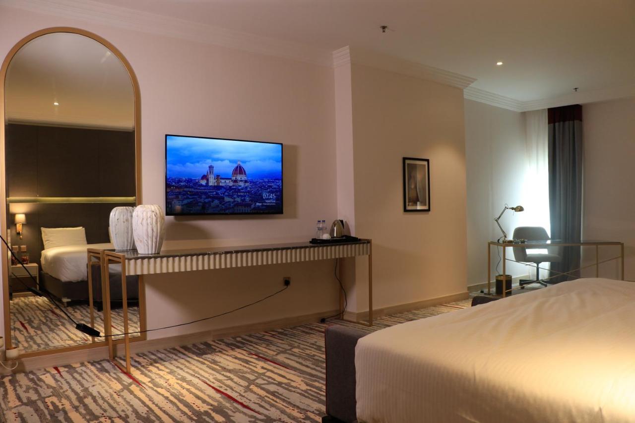 Ramada By Wyndham Old Town होटल Doha